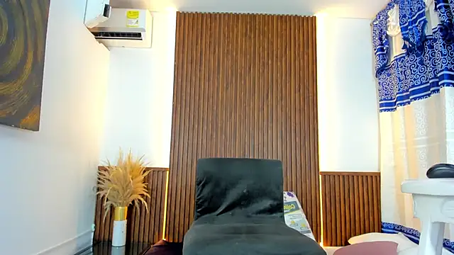 Snapshot of Sweet_Ashley_v chatting on February 18, 10:25 pm Sweet Ashley v online show from February 18, 10:25 pm