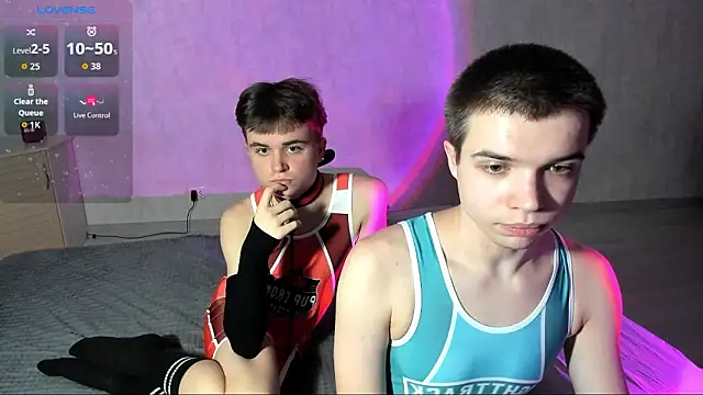 Snapshot of tailer_ chatting on February 5, 3:27 pm tailer online show from February 5, 3:27 pm