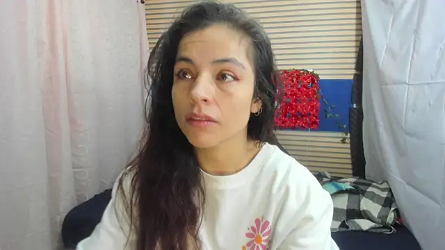 Snapshot of rosse_2504 chatting on June 17, 12:29 pm rosse 2504 online show from June 17, 12:29 pm