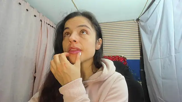 Snapshot of rosse_2504 chatting on July 8, 12:42 pm rosse 2504 online show from July 8, 12:42 pm
