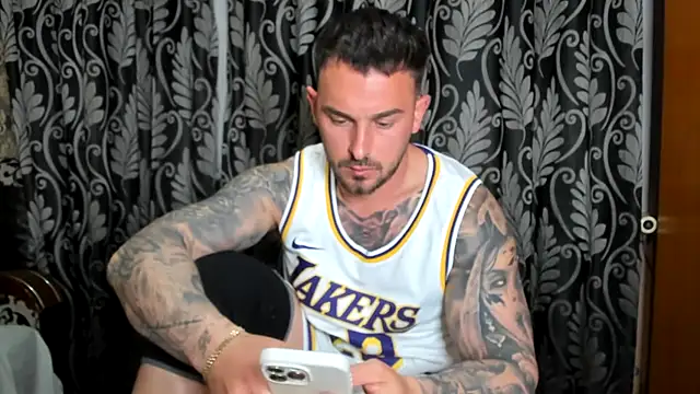 Snapshot of Jonmusclemaster chatting on April 28, 7:52 pm Jonmusclemaster online show from April 28, 7:52 pm