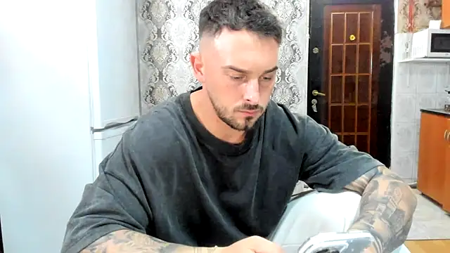 Snapshot of Jonmusclemaster chatting on May 22, 8:14 pm Jonmusclemaster online show from May 22, 8:14 pm
