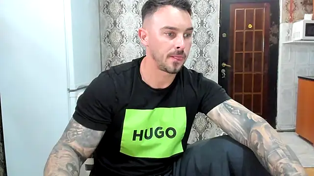 Snapshot of Jonmusclemaster chatting on May 25, 9:54 pm Jonmusclemaster online show from May 25, 9:54 pm