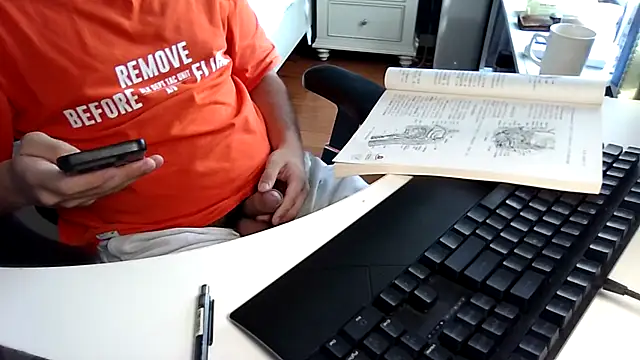 Snapshot of big-pig chatting on October 5, 4:55 am big-pig online show from October 5, 4:55 am