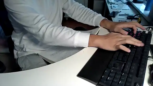 Snapshot of big-pig chatting on November 17, 12:49 am big-pig online show from November 17, 12:49 am