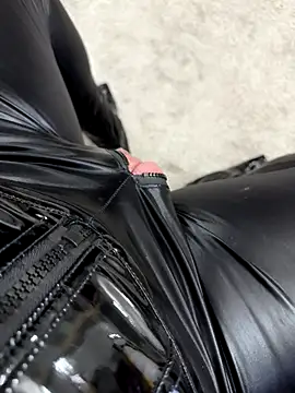Snapshot of SexyLatexObject chatting on September 30, 1:16 pm SexyLatexObject online show from September 30, 1:16 pm