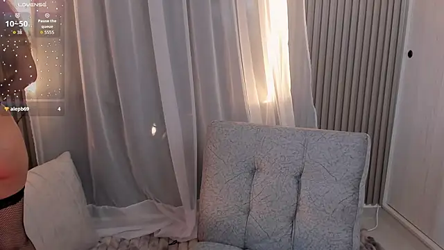 Snapshot of CarolineGraceX chatting on June 2, 1:57 pm CarolineGraceX online show from June 2, 1:57 pm
