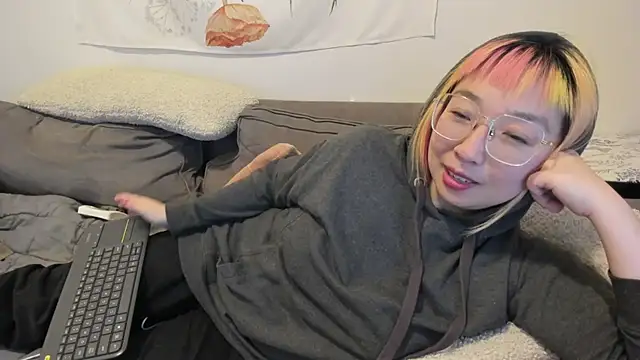 Snapshot of luxgray chatting on December 4, 6:22 am luxgray online show from December 4, 6:22 am