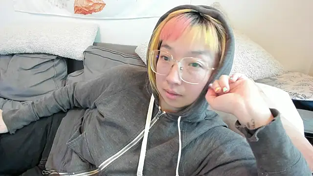 Snapshot of luxgray chatting on December 9, 6:14 pm luxgray online show from December 9, 6:14 pm