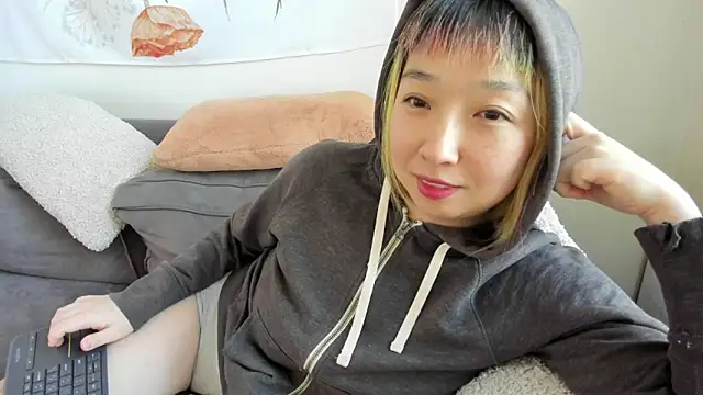 Snapshot of luxgray chatting on February 26, 7:38 pm luxgray online show from February 26, 7:38 pm