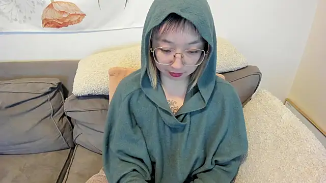 Snapshot of luxgray chatting on March 3, 12:59 am luxgray online show from March 3, 12:59 am