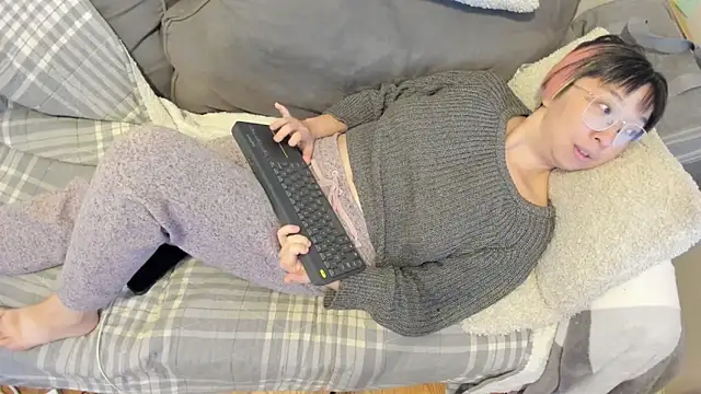 Snapshot of luxgray chatting on October 18, 10:21 pm luxgray online show from October 18, 10:21 pm