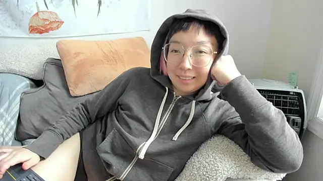 Snapshot of luxgray chatting on December 15, 8:13 pm luxgray online show from December 15, 8:13 pm