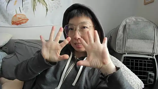 Snapshot of luxgray chatting on December 21, 5:42 pm luxgray online show from December 21, 5:42 pm