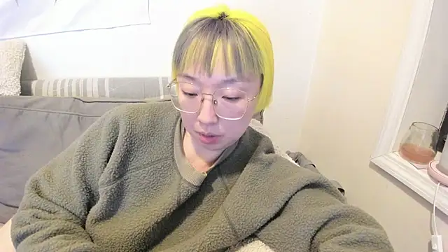 Snapshot of luxgray chatting on March 2, 11:44 pm luxgray online show from March 2, 11:44 pm