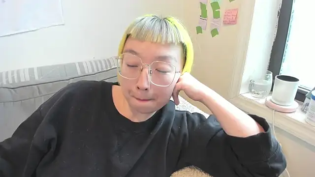 Snapshot of luxgray chatting on March 27, 9:03 pm luxgray online show from March 27, 9:03 pm