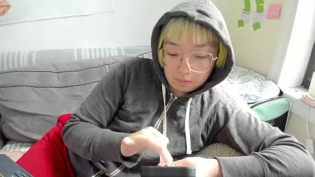Snapshot of luxgray chatting on May 11, 4:59 pm luxgray online show from May 11, 4:59 pm