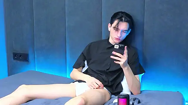 Snapshot of AmondCor chatting on February 25, 12:45 pm AmondCor online show from February 25, 12:45 pm