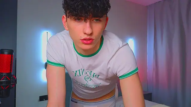 Snapshot of AmondCor chatting on October 7, 1:47 am AmondCor online show from October 7, 1:47 am