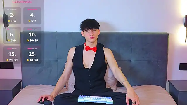 Snapshot of AmondCor chatting on October 9, 12:52 am AmondCor online show from October 9, 12:52 am