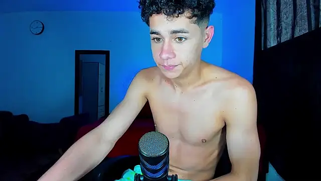 Snapshot of DavidfullOFlove chatting on February 26, 5:50 pm DavidfullOFlove online show from February 26, 5:50 pm