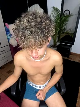 Snapshot of DavidfullOFlove chatting on September 29, 12:16 am DavidfullOFlove online show from September 29, 12:16 am