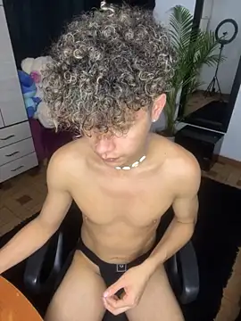 Snapshot of DavidfullOFlove chatting on October 25, 1:35 am DavidfullOFlove online show from October 25, 1:35 am