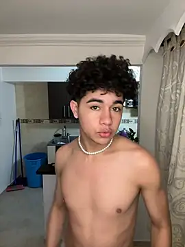 Snapshot of DavidfullOFlove chatting on February 5, 1:32 am DavidfullOFlove online show from February 5, 1:32 am