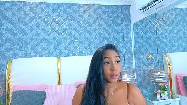 NaiomyLanes online show from April 15, 1:51 pm