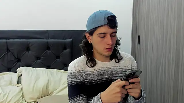 Snapshot of alex_connorr chatting on December 23, 9:40 pm alex connorr online show from December 23, 9:40 pm