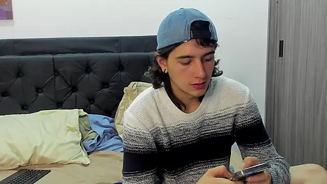 Snapshot of alex_connorr chatting on December 24, 12:44 am alex connorr online show from December 24, 12:44 am