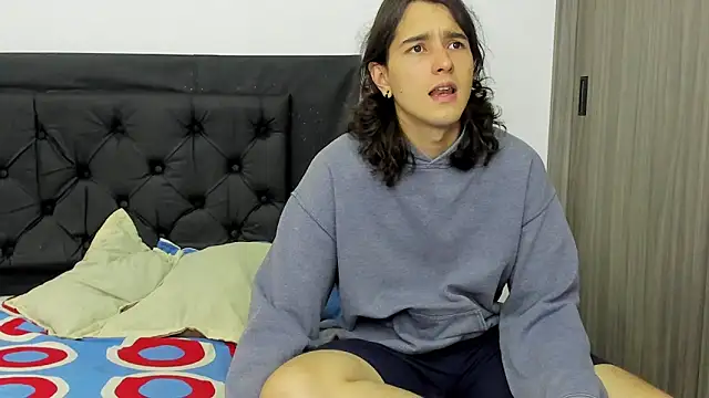 Snapshot of alex_connorr chatting on January 3, 8:32 pm alex connorr online show from January 3, 8:32 pm