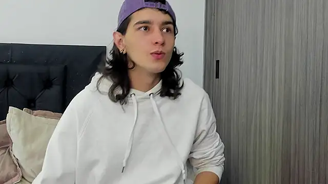 Snapshot of alex_connorr chatting on January 8, 3:39 pm alex connorr online show from January 8, 3:39 pm