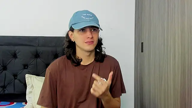 Snapshot of alex_connorr chatting on January 11, 4:03 pm alex connorr online show from January 11, 4:03 pm