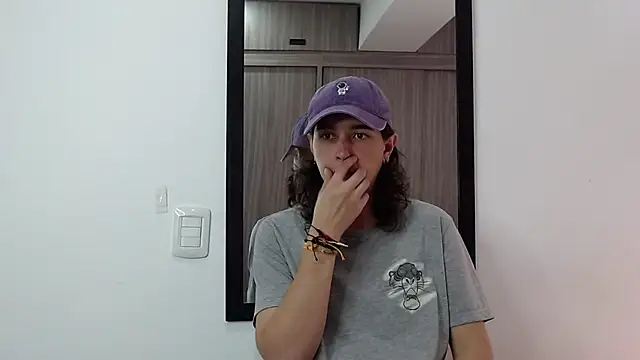 Snapshot of alex_connorr chatting on February 6, 4:58 pm alex connorr online show from February 6, 4:58 pm