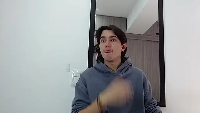 Snapshot of alex_connorr chatting on February 26, 3:19 pm alex connorr online show from February 26, 3:19 pm