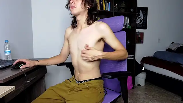 Snapshot of alex_connorr chatting on September 16, 4:02 am alex connorr online show from September 16, 4:02 am