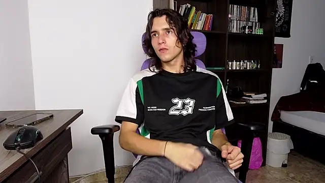 Snapshot of alex_connorr chatting on September 19, 4:03 am alex connorr online show from September 19, 4:03 am