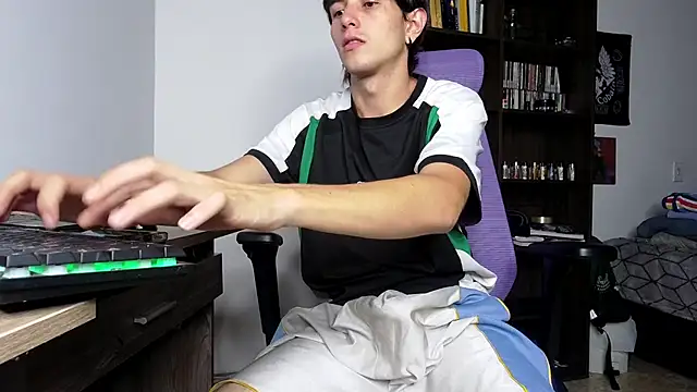 alex connorr online show from November 8, 10:52 pm