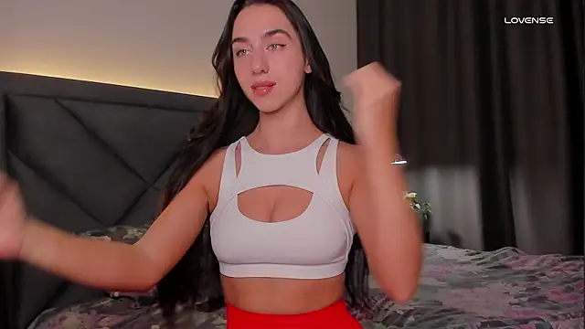 Snapshot of R_a_v_e_n chatting on April 15, 7:58 pm R a v e n online show from April 15, 7:58 pm