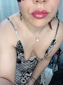 Snapshot of SexySweetPaola chatting on May 8, 8:08 am SexySweetPaola online show from May 8, 8:08 am