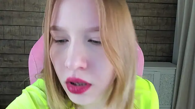 LiliLinn online show from April 17, 4:48 am