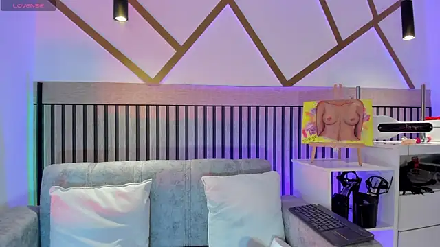 Snapshot of NinaInk chatting on March 20, 4:12 pm NinaInk online show from March 20, 4:12 pm