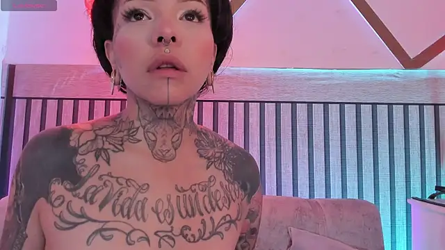 Snapshot of NinaInk chatting on July 18, 4:22 pm NinaInk online show from July 18, 4:22 pm