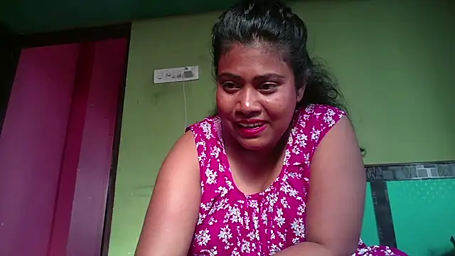 Snapshot of sexy_roma chatting on April 12, 10:31 am sexy roma online show from April 12, 10:31 am