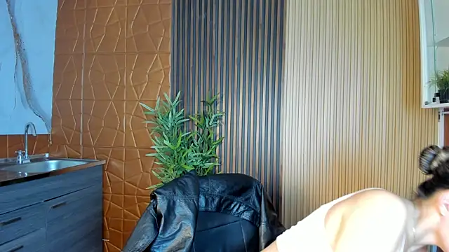 Alessia Taylorr online show from March 10, 11:10 am