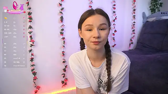 Snapshot of GlamourNova chatting on March 10, 12:26 pm GlamourNova online show from March 10, 12:26 pm