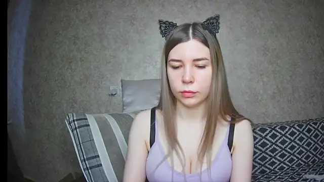 Snapshot of ElllaNuar chatting on February 5, 4:27 am ElllaNuar online show from February 5, 4:27 am