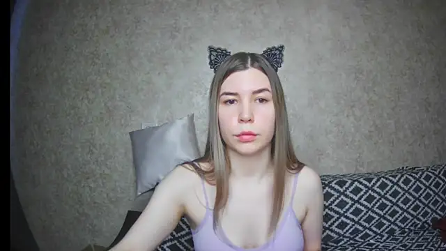 Snapshot of ElllaNuar chatting on February 6, 6:51 am ElllaNuar online show from February 6, 6:51 am