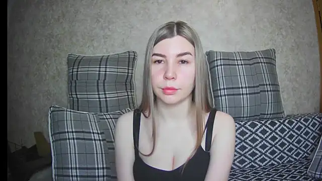 Snapshot of ElllaNuar chatting on March 14, 1:48 am ElllaNuar online show from March 14, 1:48 am